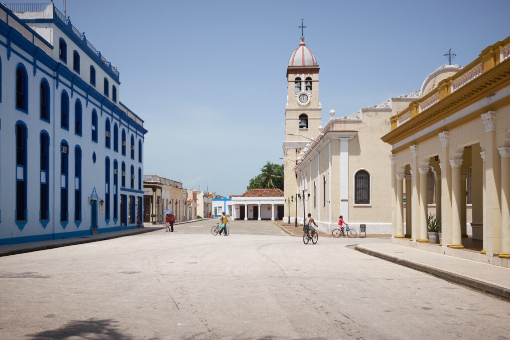 Catedral Del Santísimo Salvador de Bayamo - Manzillo and Park Cespedes