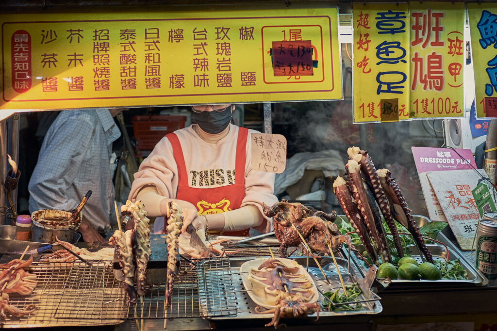 Taiwan night market food vendor